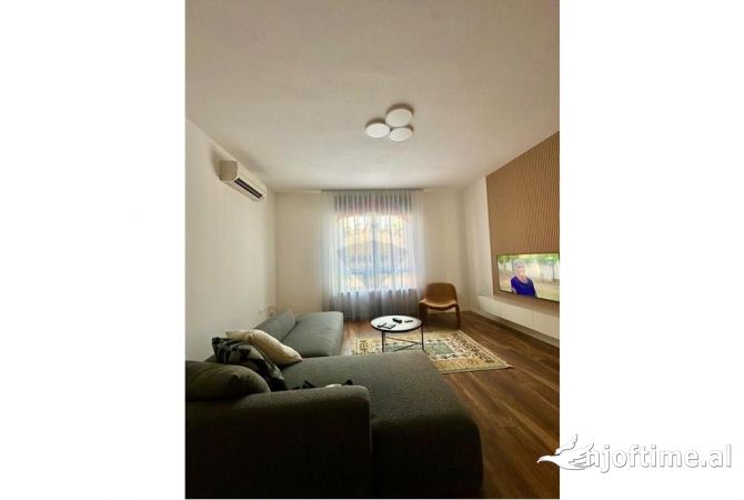 Shtepi me qera 2+1 ne Tirane - 800 Euro