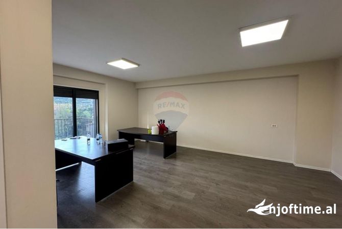 Ambient biznesi me qera 3+1 ne Tirane - 650 Euro
