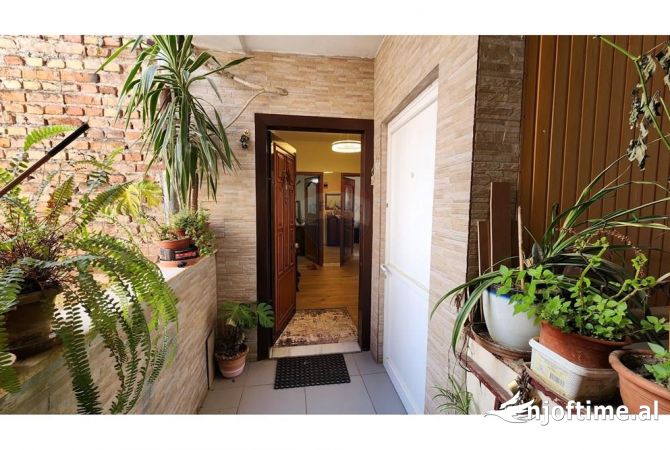 Shtepi me qera Apartament ne Tirane, 2+1, Mobilimi E mobiluar, Pagesa 600  Euro.