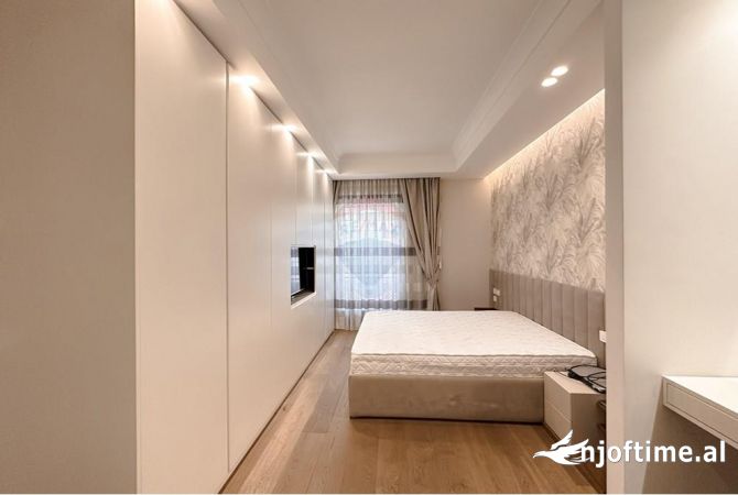 Shtepi me qera 2+1 ne Tirane - 1,400 Euro