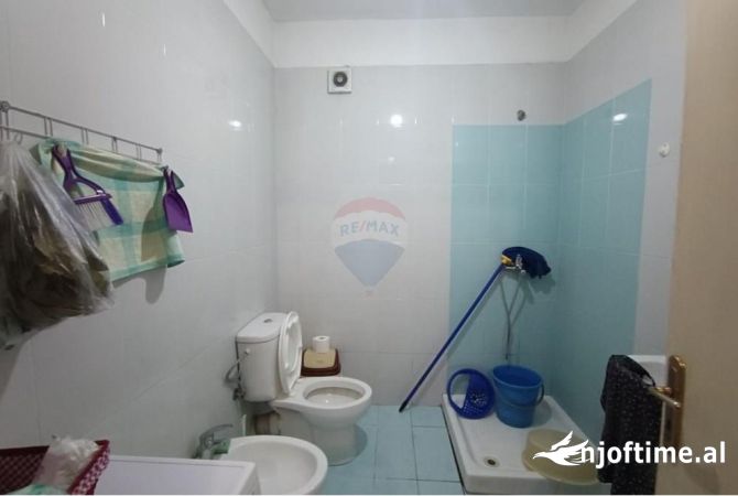 Shtepi ne shitje Apartament ne Tirane, 1+1, Mobilimi E mobiluar, Pagesa 100,000  Euro.