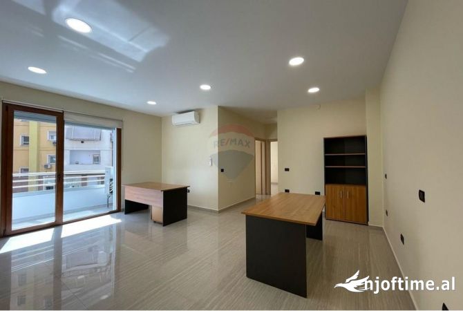 Ambient biznesi me qera 3+1 ne Tirane - 1,400 Euro