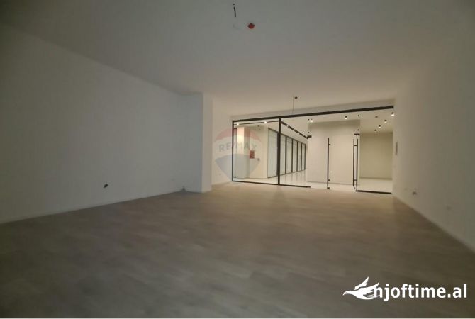 Ambient biznesi me qera 3+1 ne Tirane - 2,100 Euro