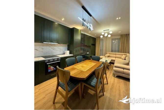 QIra, Apartament 2+1+Post parkimi Tek Bulevardi Migjeni