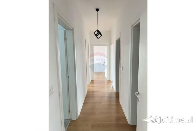 Shtepi ne shitje Apartament ne Tirane, 3+1, Mobilimi Bosh, pa mobiluar, Pagesa 430,000  Euro.
