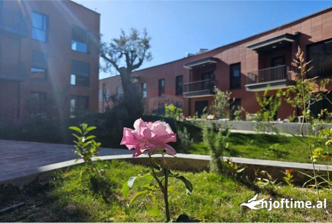 Shtepi ne shitje Apartament ne Tirane, Garsoniere, Mobilimi Bosh, pa mobiluar, Pagesa 69,000  Euro.