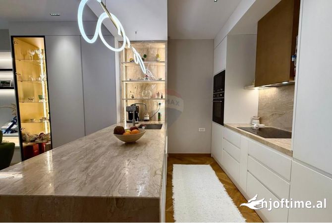 Shtepi ne shitje Apartament ne Tirane, 2+1, Mobilimi E mobiluar, Pagesa 395,000  Euro.