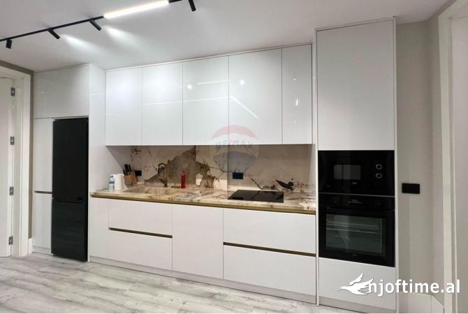 Shtepi me qera 2+1 ne Tirane - 2,000 Euro