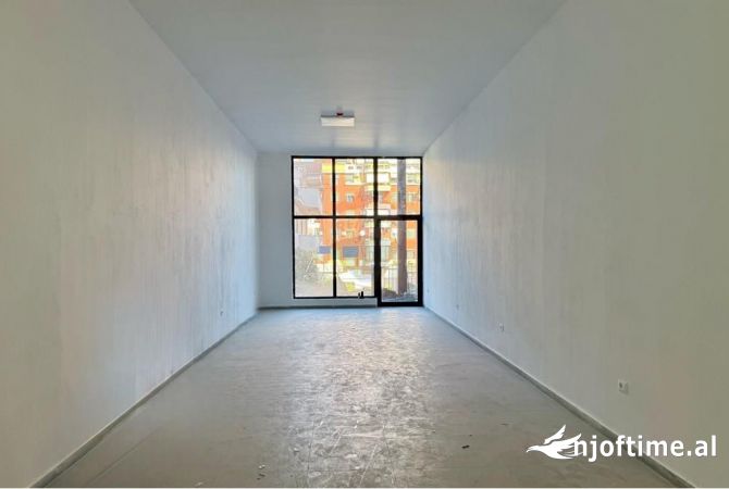Ambient biznesi me qera 3+1 ne Tirane - 1,400 Euro