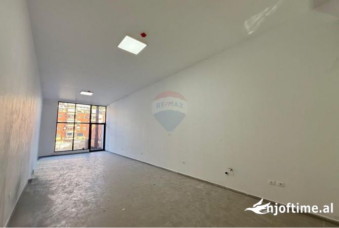 Ambient biznesi me qera 3+1 ne Tirane - 1,400 Euro