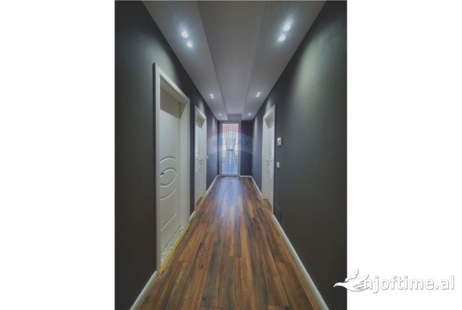 Shtepi me qera 2+1 ne Tirane - 800 Euro
