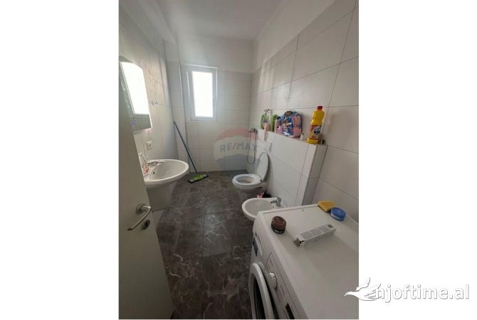 Shtepi ne shitje Apartament ne Tirane, 2+1, Mobilimi E mobiluar, Pagesa 140,000  Euro.