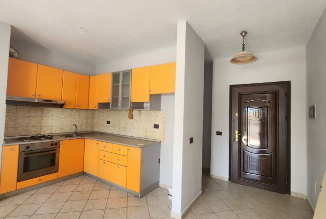 Shtepi ne shitje Apartament ne Tirane, 2+1, Mobilimi Bosh, pa mobiluar, Pagesa 278,000  Euro.