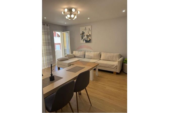 Shtepi me qera Apartament ne Tirane, 2+1, Mobilimi E mobiluar, Pagesa 1,000  Euro.