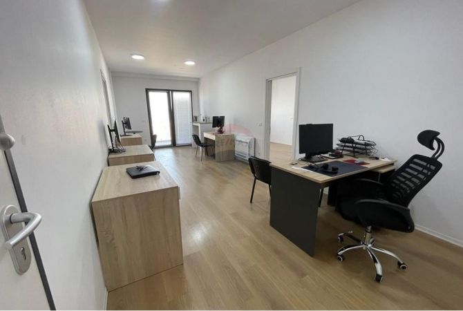 Zyre Per Qira Tek Tirana Garden Building