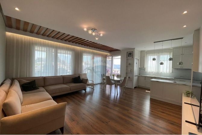 Shtepi me qera 2+1 ne Tirane - 1,400 Euro
