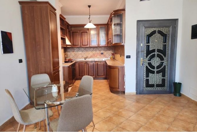 Shtepi me qera 2+1 ne Tirane - 700 Euro