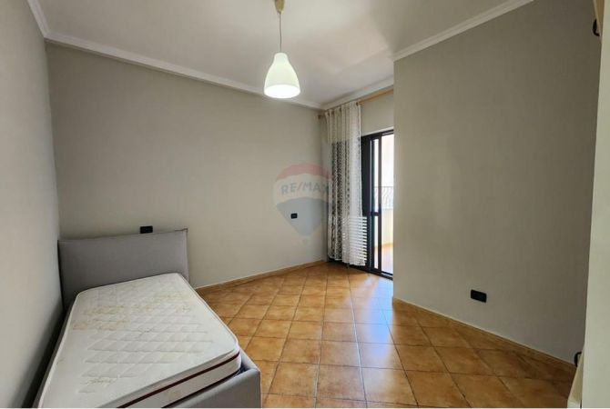 Shtepi me qera Apartament ne Tirane, 2+1, Mobilimi E mobiluar, Pagesa 700  Euro.