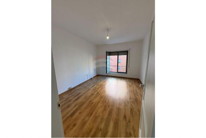 Shtepi me qera 2+1 ne Tirane - 800 Euro