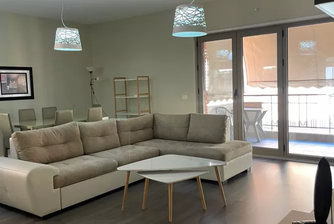 Shtepi me qera 2+1 ne Tirane - 950 Euro