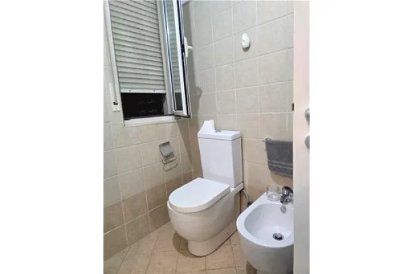 Shtepi me qera Apartament ne Tirane, 1+1, Mobilimi E mobiluar, Pagesa 550  Euro.