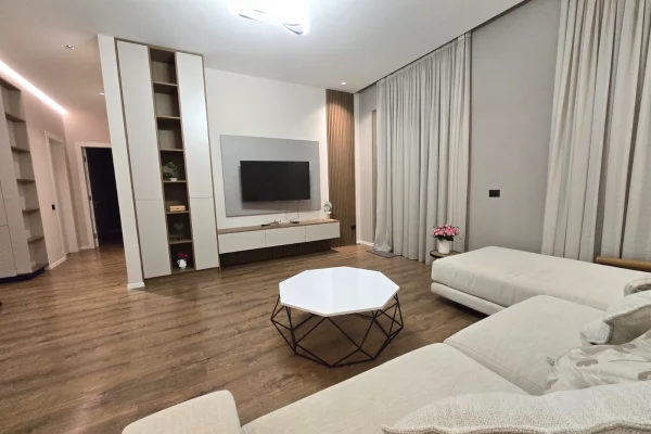 Shtepi me qera 2+1 ne Tirane - 1,500 Euro