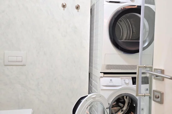 Shtepi me qera Apartament ne Tirane, 2+1, Mobilimi E mobiluar, Pagesa 1,500  Euro.