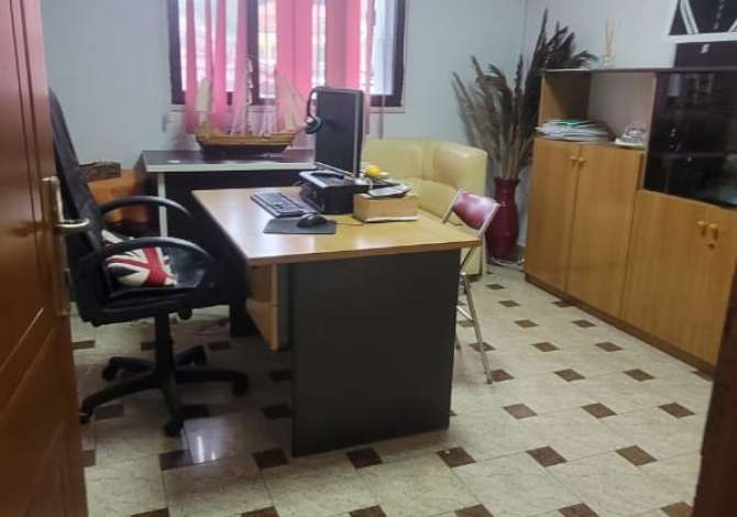 Business Property for Rent 3+1 in Durres - 20,000 Leke