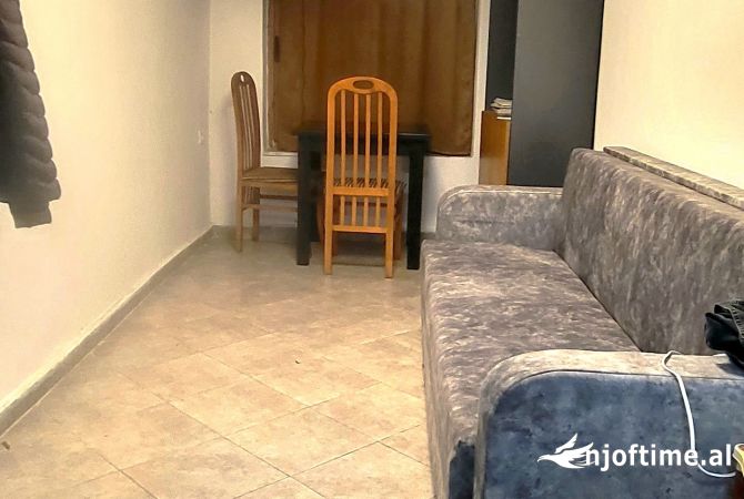 Shtepi ne shitje Shtepi Private ne Tirane, 3+1, Mobilimi E mobiluar, Pagesa 120,000  Euro.