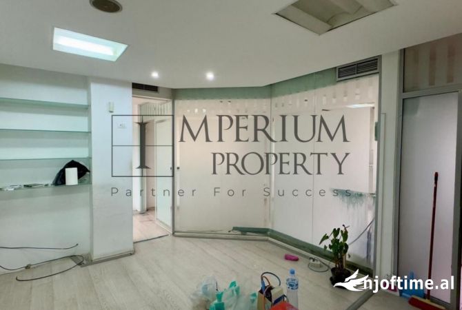 Ambient biznesi me qera 3+1 ne Tirane - 1,700 Euro