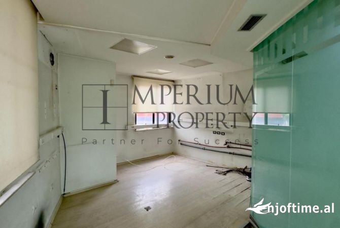 Ambient biznesi me qera 3+1 ne Tirane - 1,700 Euro