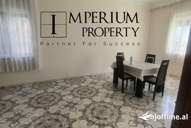 Shtepi me qera Vila Luksoze ne Durres, 4+1, Mobilimi E mobiluar, Pagesa 800  Euro.