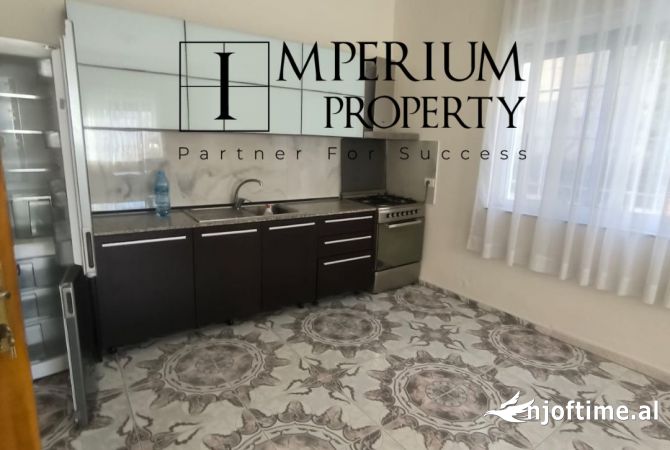 Shtepi me qera Vila Luksoze ne Durres, 4+1, Mobilimi E mobiluar, Pagesa 800  Euro.