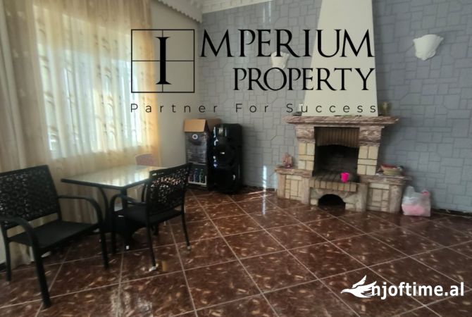 Shtepi me qera Vila Luksoze ne Durres, 4+1, Mobilimi E mobiluar, Pagesa 800  Euro.