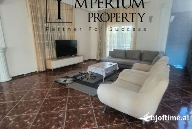 Shtepi me qera Vila Luksoze ne Durres, 4+1, Mobilimi E mobiluar, Pagesa 800  Euro.