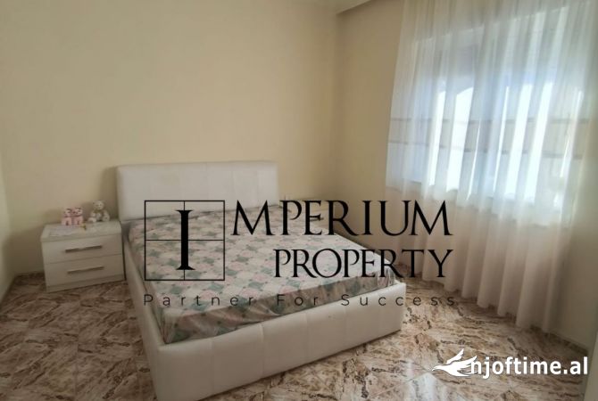 Shtepi me qera Vila Luksoze ne Durres, 4+1, Mobilimi E mobiluar, Pagesa 800  Euro.