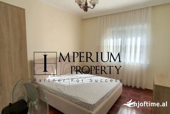 Shtepi me qera Vila Luksoze ne Durres, 4+1, Mobilimi E mobiluar, Pagesa 800  Euro.