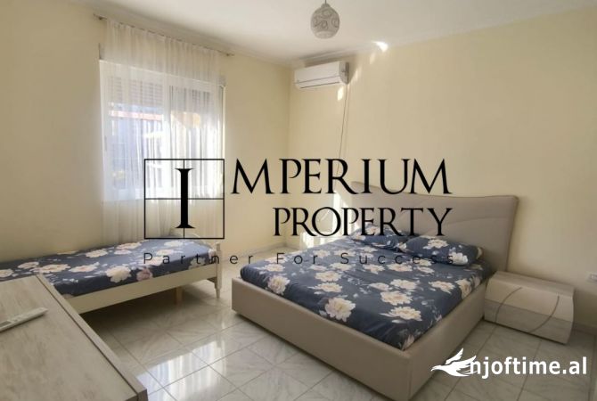 Shtepi me qera Vila Luksoze ne Durres, 4+1, Mobilimi E mobiluar, Pagesa 800  Euro.