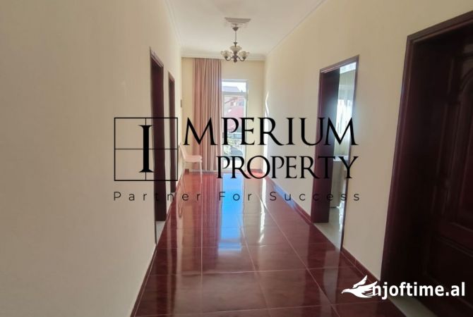 Shtepi me qera Vila Luksoze ne Durres, 4+1, Mobilimi E mobiluar, Pagesa 800  Euro.