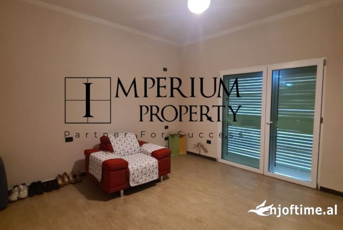 Shtepi me qera Vila Luksoze ne Durres, 2+1, Mobilimi E mobiluar, Pagesa 800  Euro.