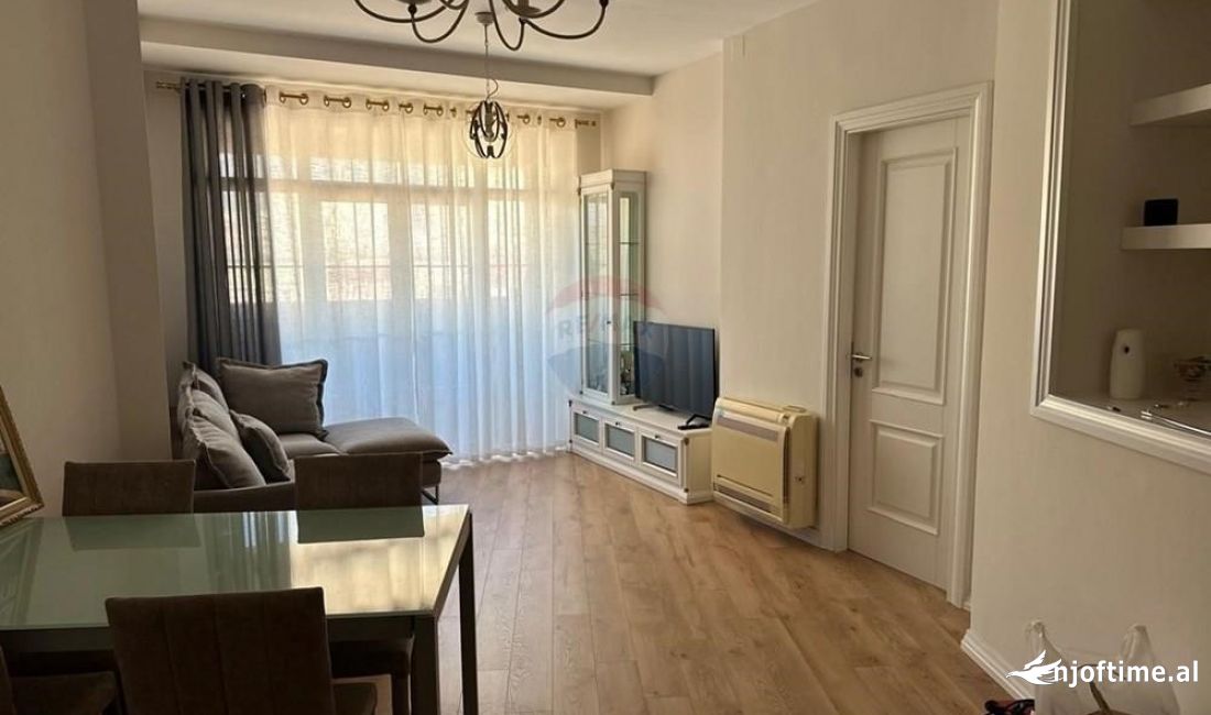 Shtepi me qera Apartament ne Tirane, 2+1, Mobilimi E mobiluar, Pagesa 950  Euro.