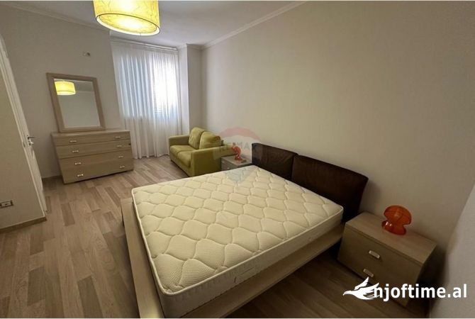 Shtepi me qera Apartament ne Tirane, 2+1, Mobilimi E mobiluar, Pagesa 950  Euro.