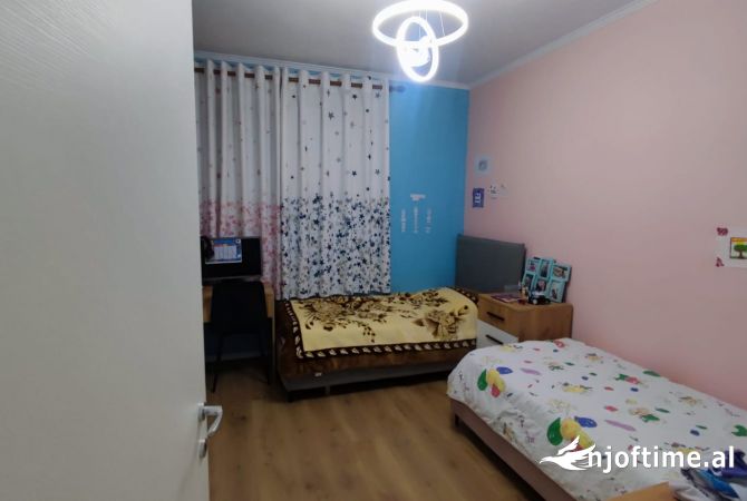 Shtepi me qera Apartament ne Tirane, 2+1, Mobilimi E mobiluar, Pagesa 700  Euro.