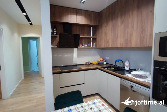 Shtepi me qera Apartament ne Tirane, 2+1, Mobilimi E mobiluar, Pagesa 700  Euro.