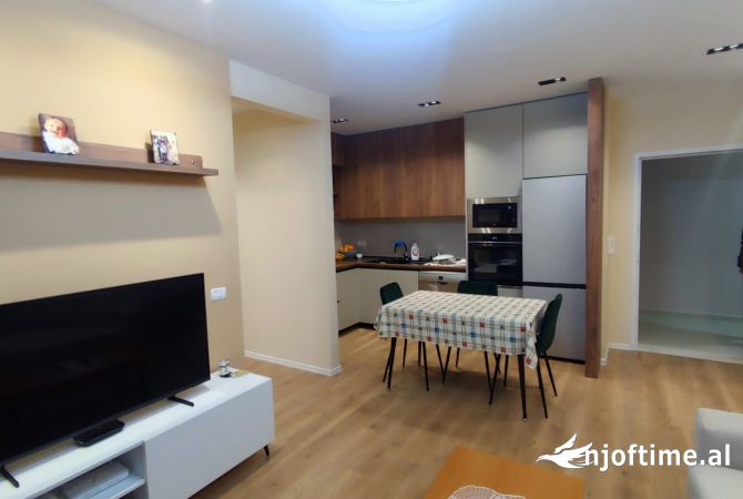 Shtepi me qera Apartament ne Tirane, 2+1, Mobilimi E mobiluar, Pagesa 700  Euro.