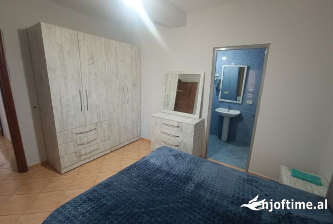Shtepi me qera Apartament ne Tirane, 2+1, Mobilimi E mobiluar, Pagesa 500  Euro.