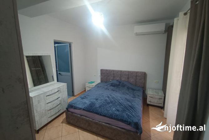 Shtepi me qera Apartament ne Tirane, 2+1, Mobilimi E mobiluar, Pagesa 500  Euro.