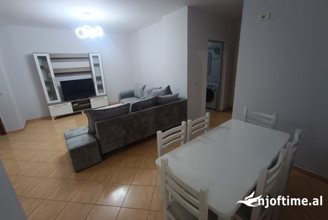 Shtepi me qera 2+1 ne Tirane - 500 Euro
