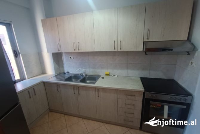 Shtepi me qera Apartament ne Tirane, 2+1, Mobilimi E mobiluar, Pagesa 500  Euro.