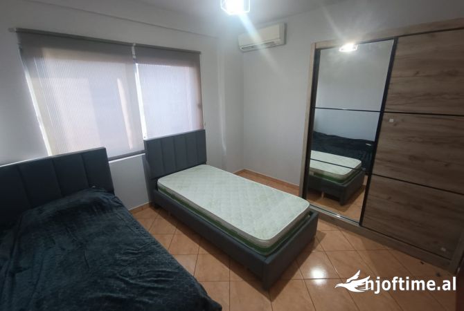Shtepi me qera Apartament ne Tirane, 2+1, Mobilimi E mobiluar, Pagesa 500  Euro.
